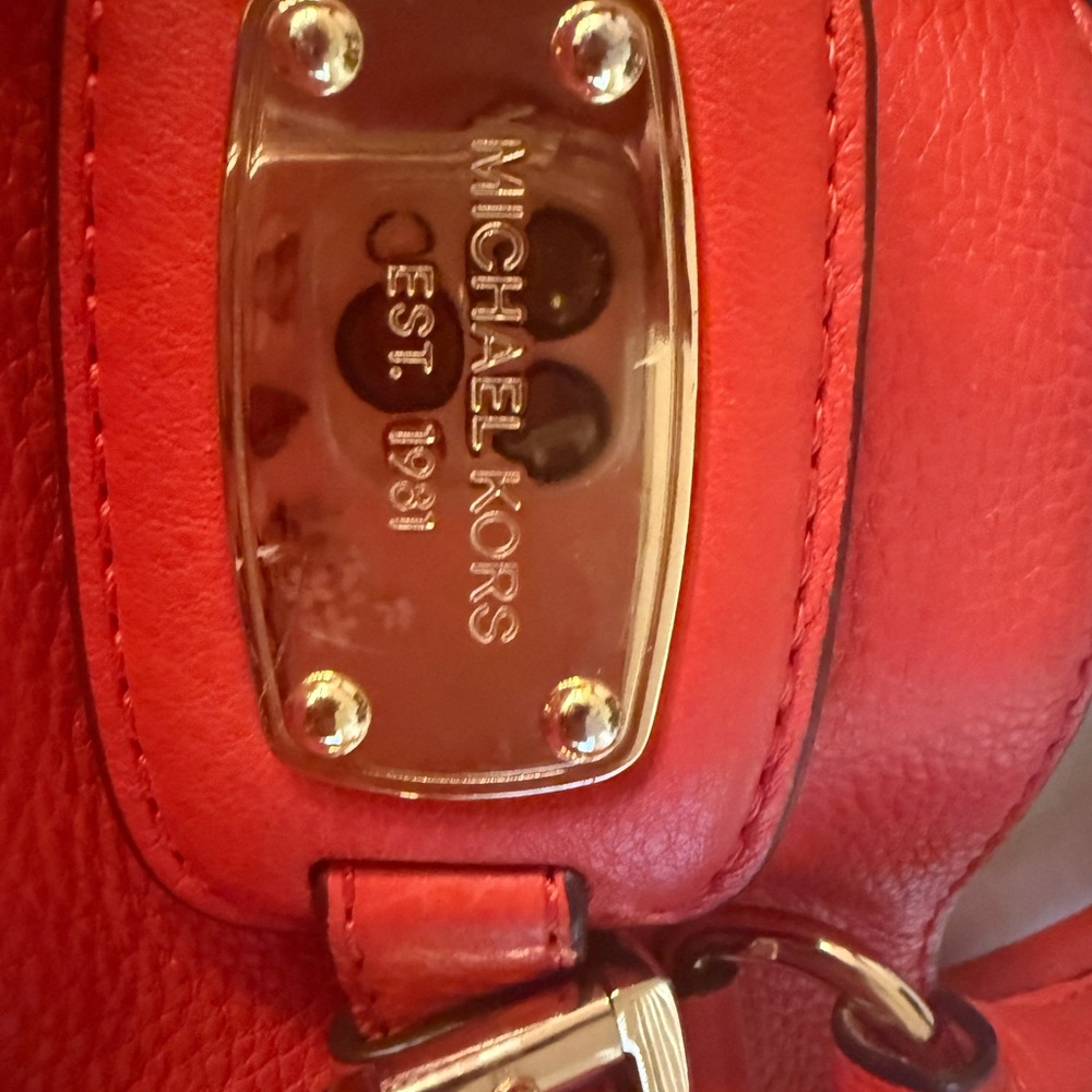 Michael Kors Hamilton Vibrant Red Leather Shoulder Bag with Gold Accents - Picture 2 of 16